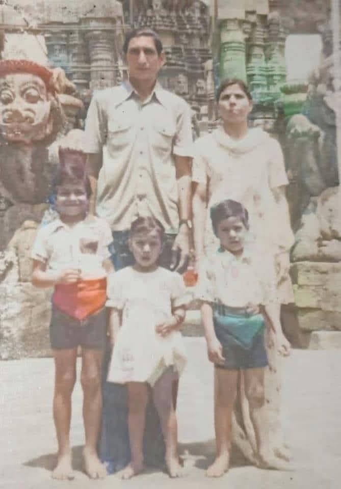 Satish Chhibber family photograph with Pushpa and their children in the marriage and family years